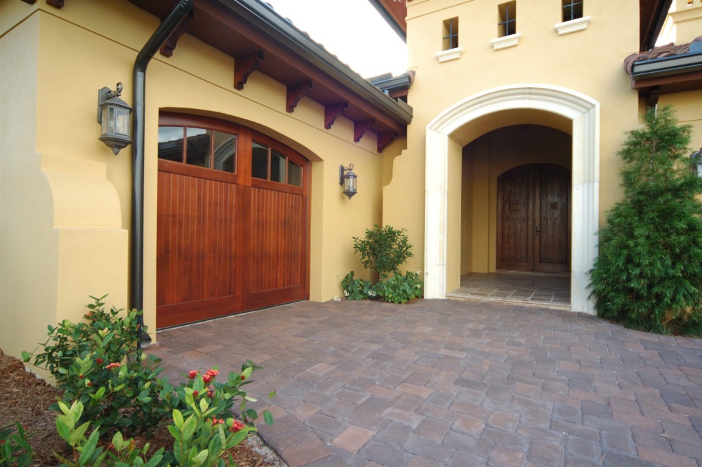 What Makes a High Quality Hurricane-Rated Garage Door?